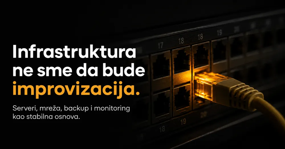 Naslov "Infrastruktura ne sme da bude improvizacija." pored mrežnog switcha sa osvetljenim portom