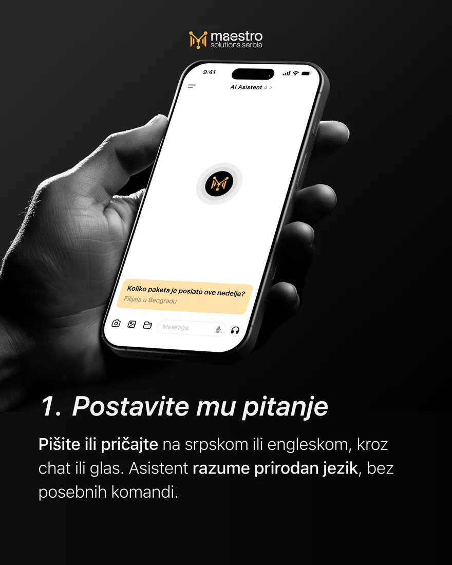 Telefon u ruci sa pitanjem upisanim u chat privatnog AI asistenta