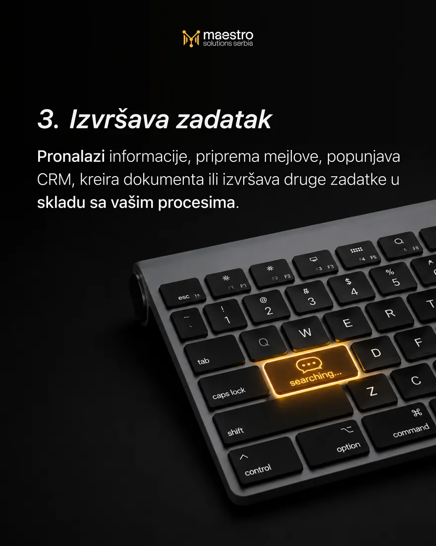 Tastatura sa osvetljenim tasterom koji pokazuje da asistent traži podatke